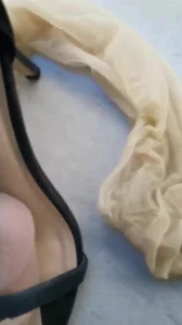 女王丝袜套鸡吧玩鞋足交 ，把鸡插进高跟鞋里踩鸡巴射精好爽